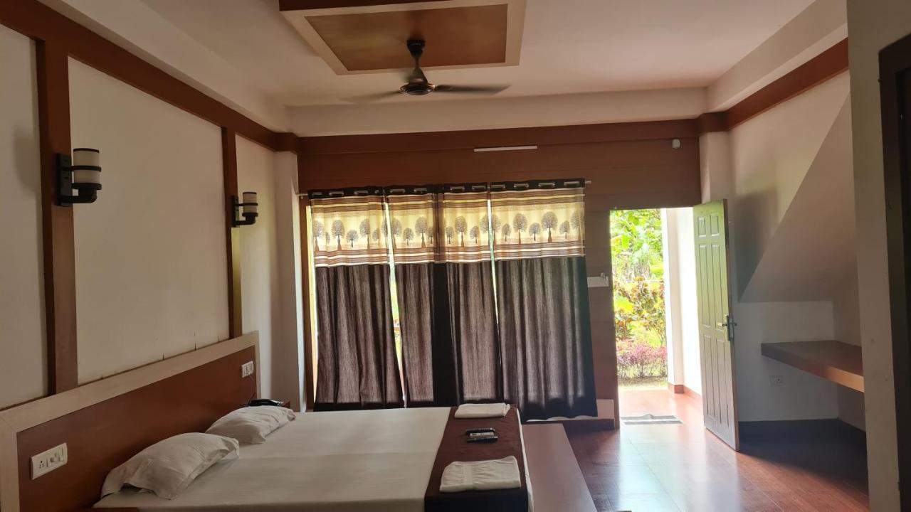 โรงแรมเอ็กโซติกา สแควร์ Lakshmanpur ภายนอก รูปภาพ